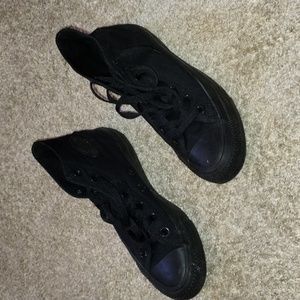 Chuck Taylor All Star Classic UNISEX HIGH TOP SHOE